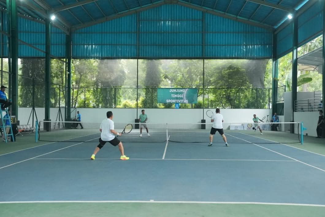 Jasa kontraktor lapangan tenis profesional di Bandung Barat dengan finishing lapangan standar internasional